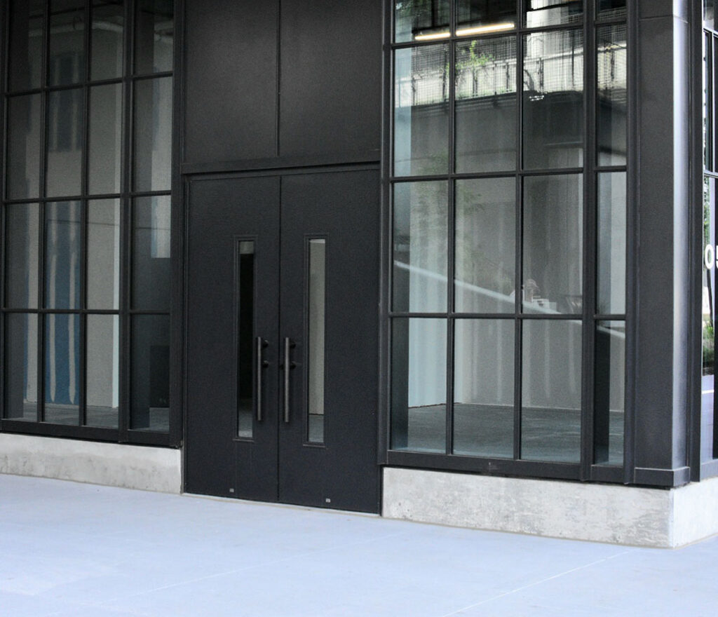 Special-Lite - SL-16 puerta enrasada de aluminio. Aplicaciones en edificios comerciales